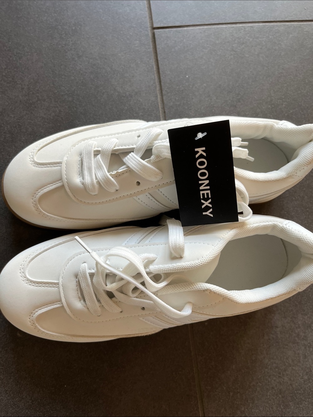 Unworn/new Koonexy Women White Low-Top Lace-Up Sneakers